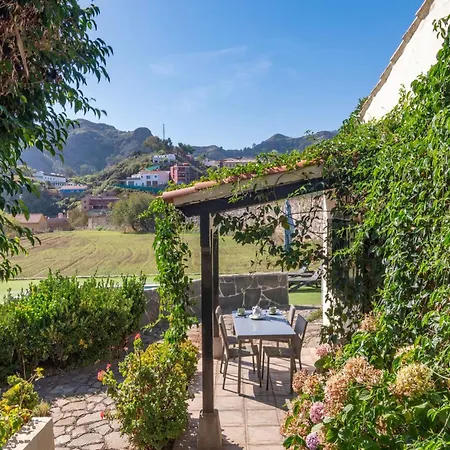 Peaceful Near Holiday home Vega de San Mateo